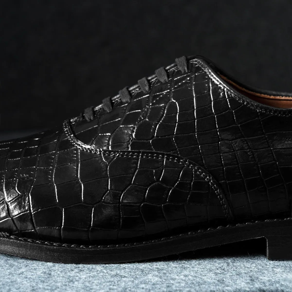 Carlyle Plain-toe Oxford Dress Shoe - Black Embossed Croco Leather