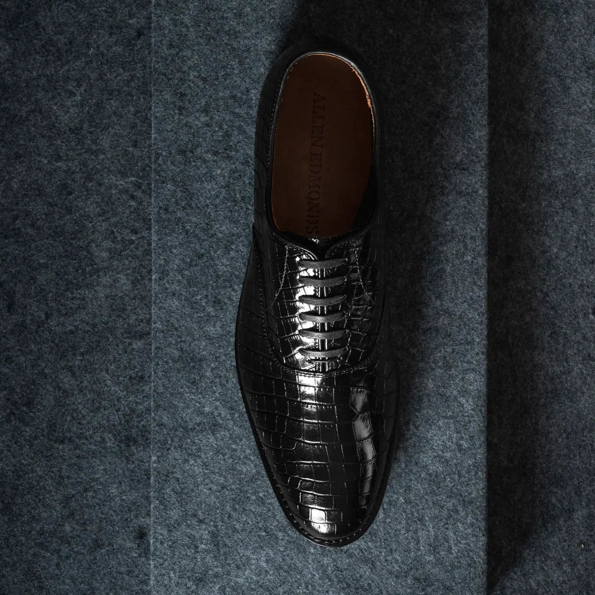 Carlyle Plain-toe Oxford Dress Shoe - Black Embossed Croco Leather