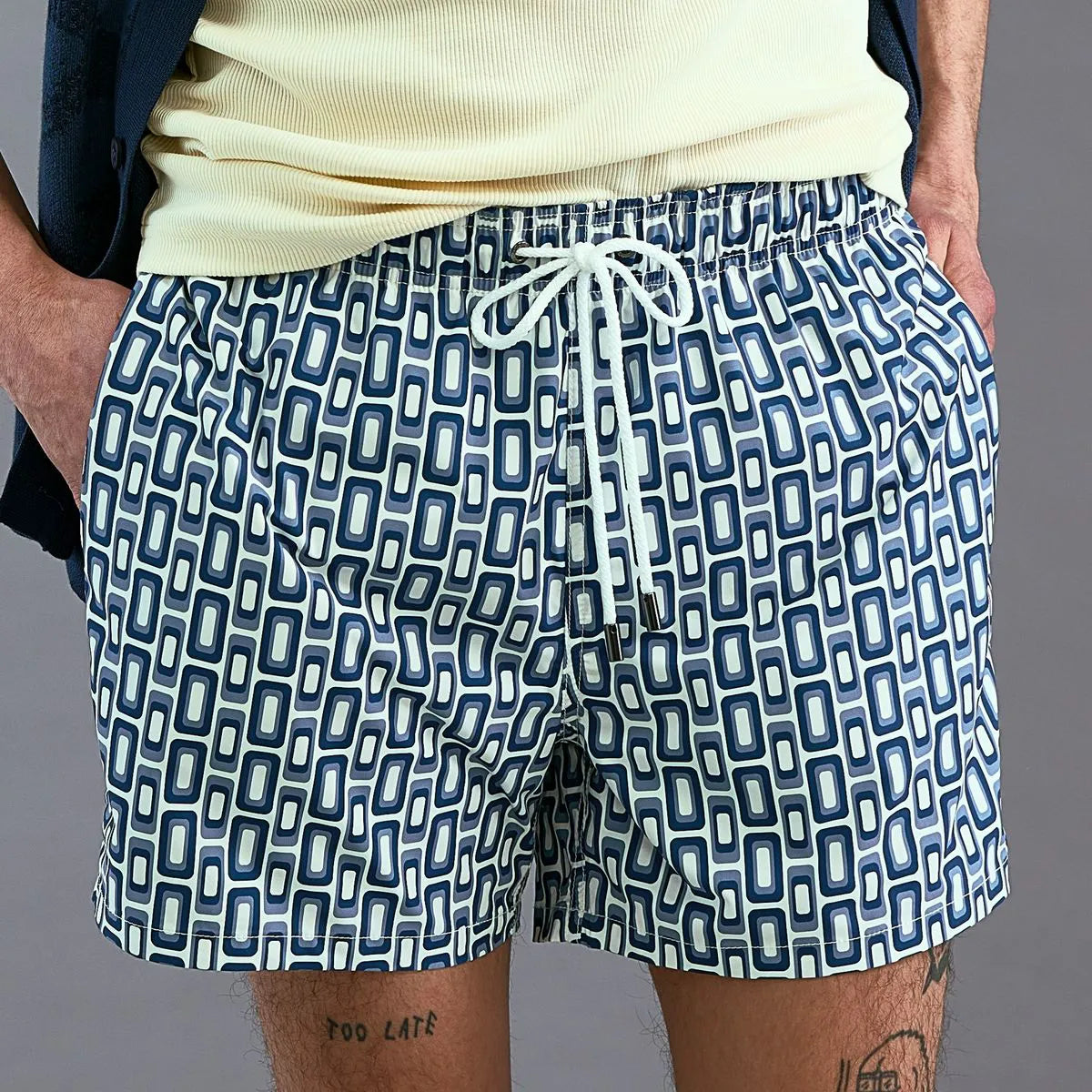 Bugatchi Cruz Mid-length Swim Trunks - Navy / White