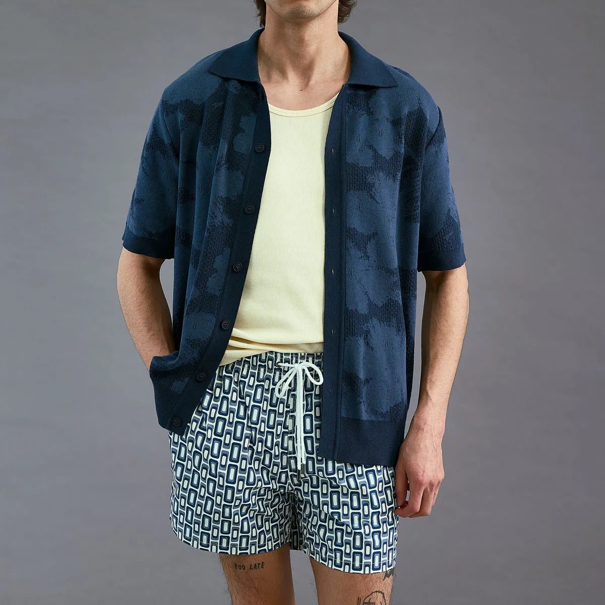 Bugatchi Cruz Mid-length Swim Trunks - Navy / White
